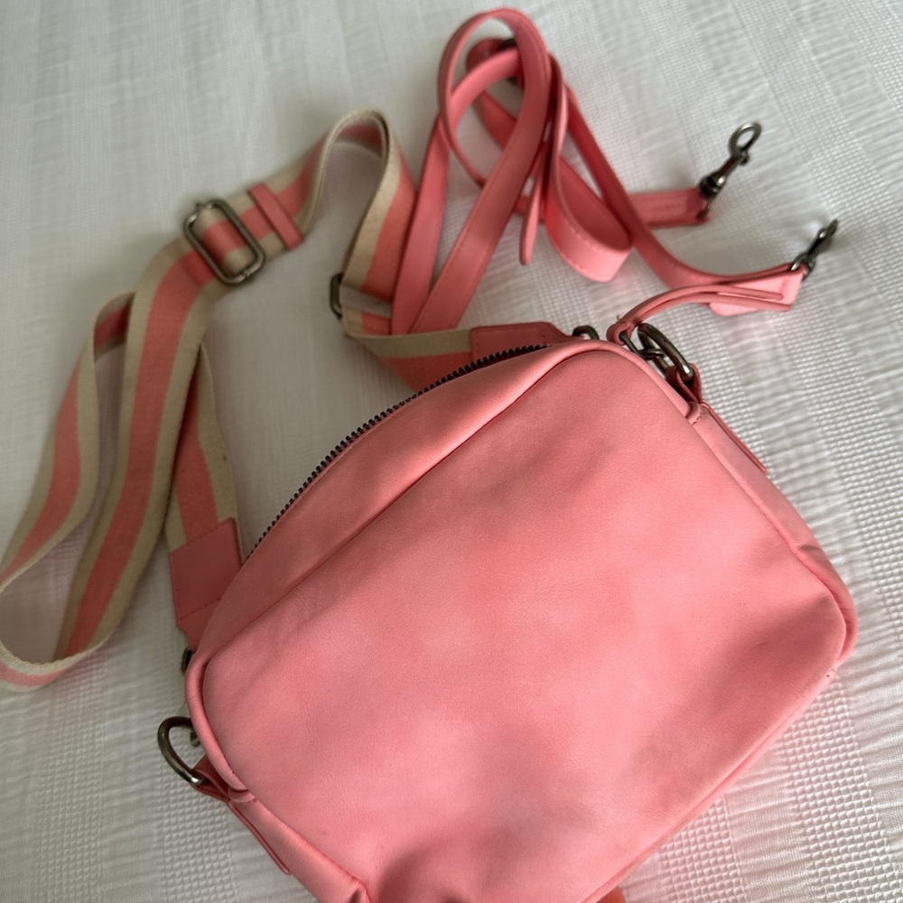 Universal Thread Pink Crossbody Camera Bag - Casual Everyday Shoulder Bag